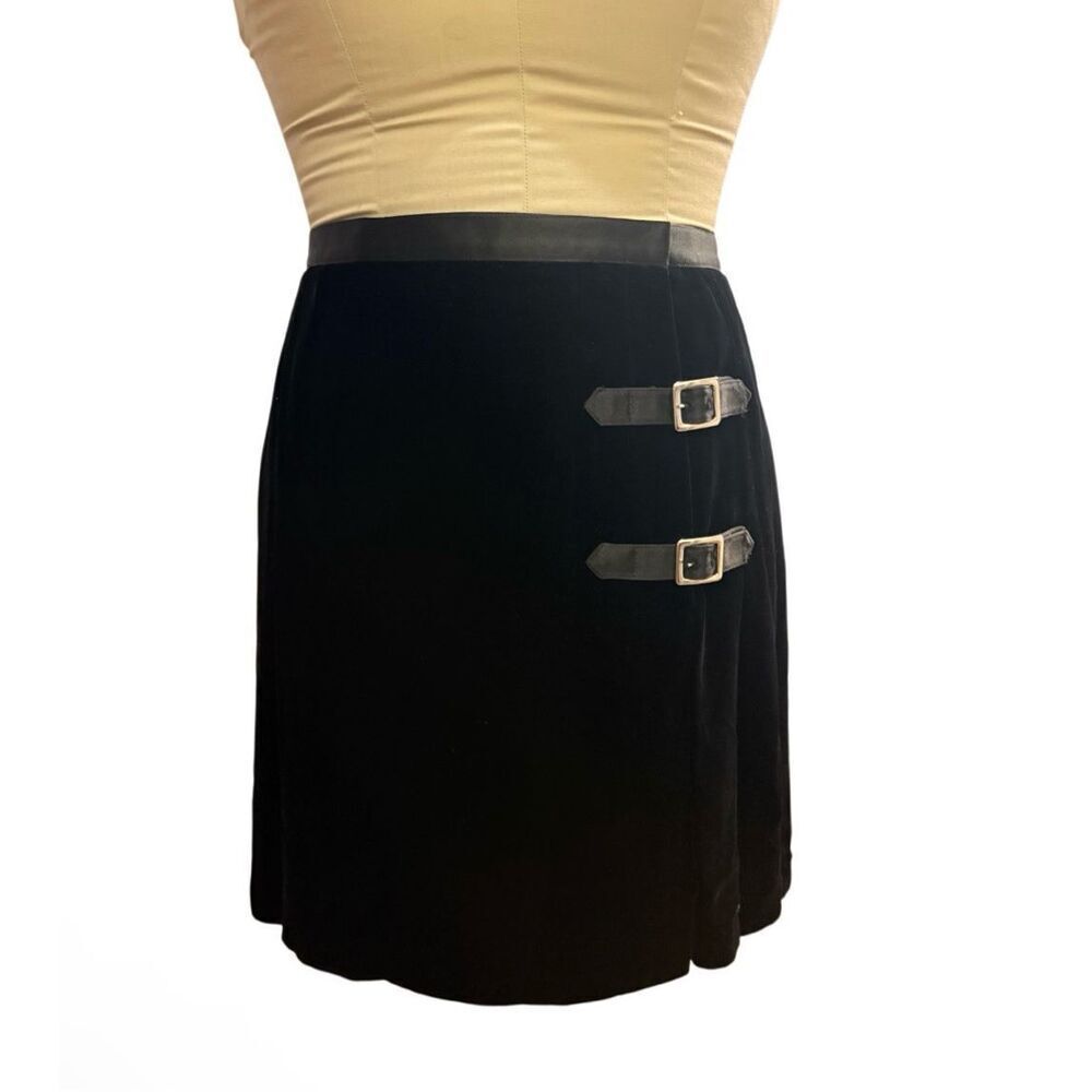 Ralph Lauren Vtg Black Silk Velvet Skirt Sz. 8 Satin Waistband Buckles Closure R